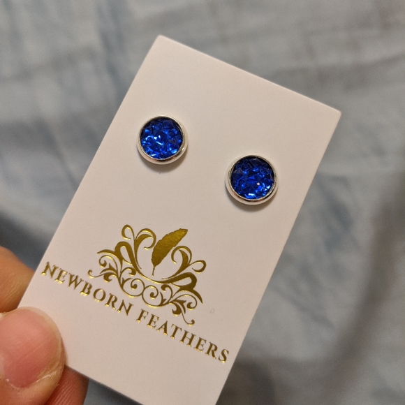 Newborn Feathers Blue Jeweled earrings 8mm - Picture 1 of 3